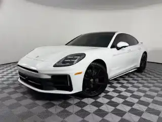 2025 Porsche Panamera 4's photo