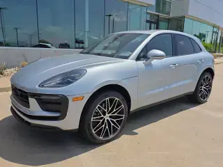 2026 Porsche Macan T photo 5