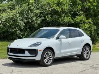 2025 Porsche Macan Base's photo
