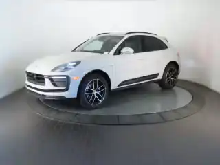 2026 Porsche Macan Base's photo