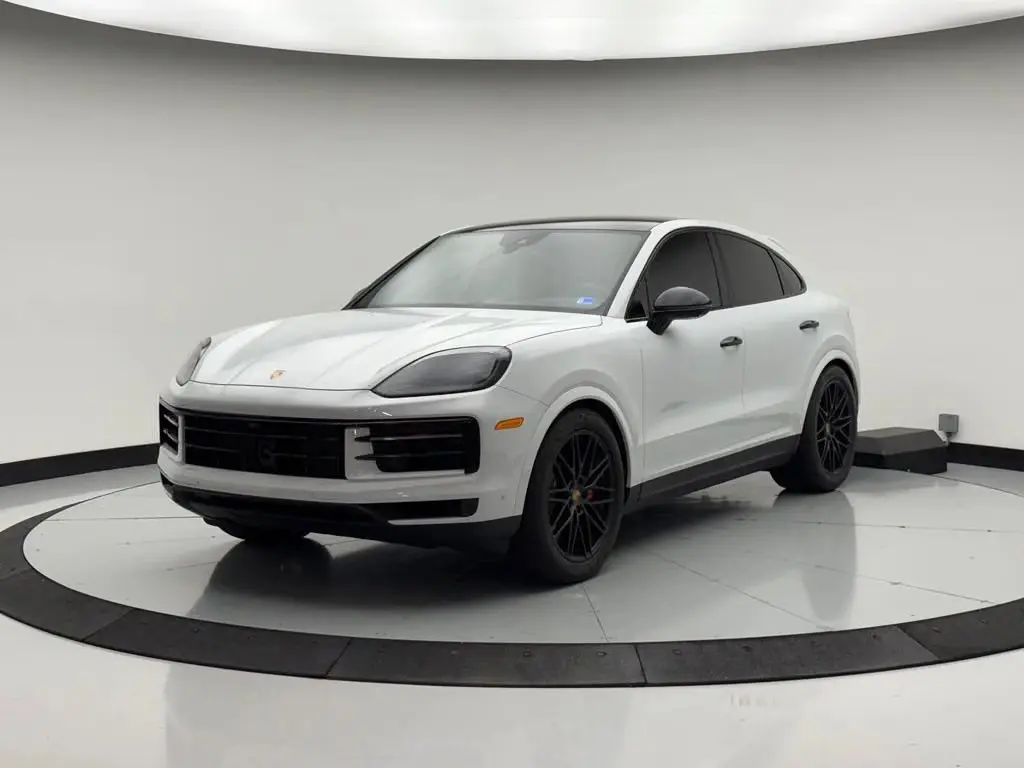 2025 Porsche Cayenne S photo 4