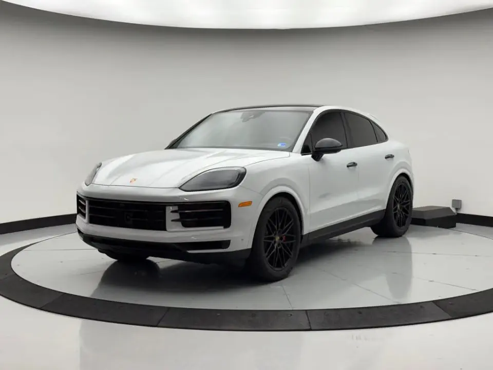 2025 Porsche Cayenne S photo 3
