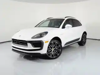 2026 Porsche Macan Base's photo