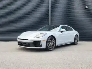 2025 Porsche Panamera 4's photo