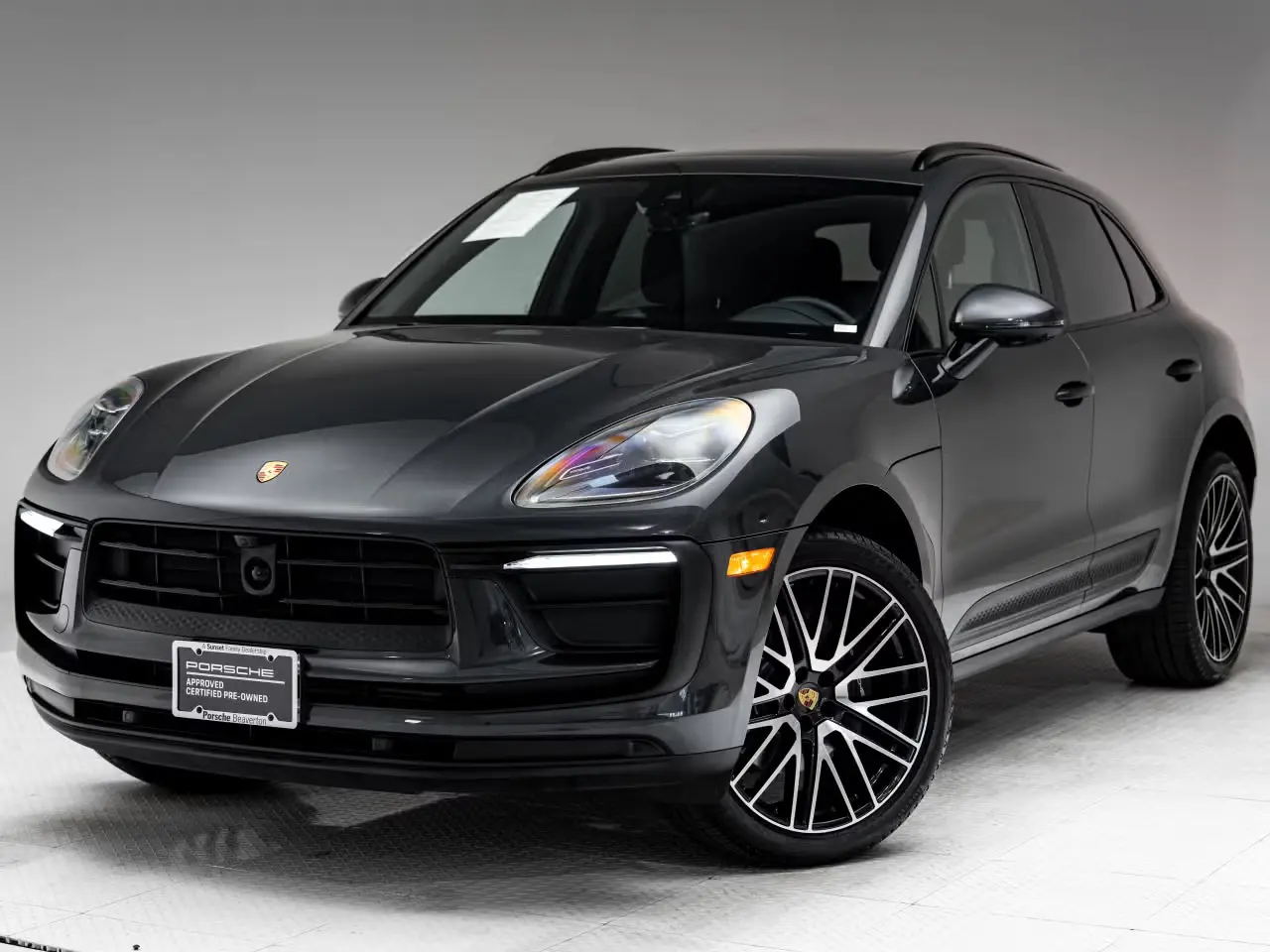 2026 Porsche Macan Base photo 4