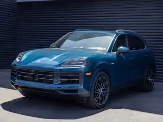 2026 Porsche Cayenne S E-Hybrid's photo