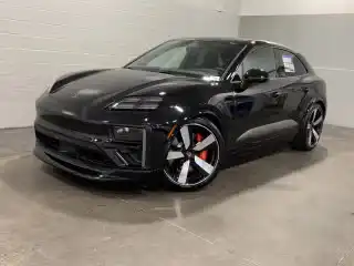 2025 Porsche Macan Macan Turbo Electric's photo