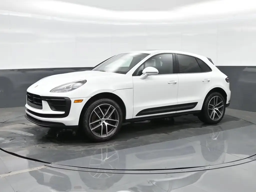 2025 Porsche Macan Base photo 4