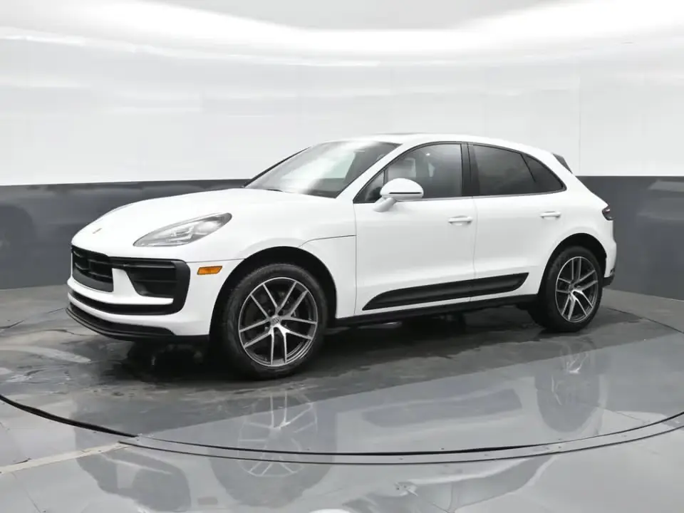 2025 Porsche Macan Base photo 3