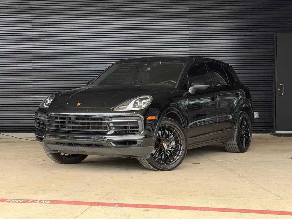 2023 Porsche Cayenne Platinum Edition photo 4