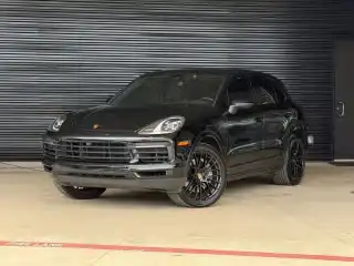 2023 Porsche Cayenne Platinum Edition's photo