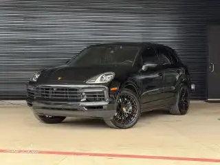 2023 Porsche Cayenne Platinum Edition's photo