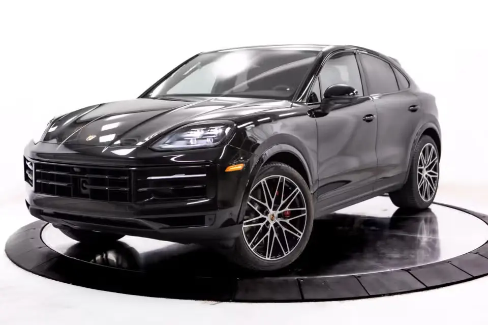 2026 Porsche Cayenne S photo 3