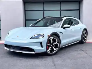 2025 Porsche Taycan 4S Cross Turismo's photo