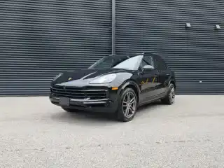 2022 Porsche Cayenne Base's photo