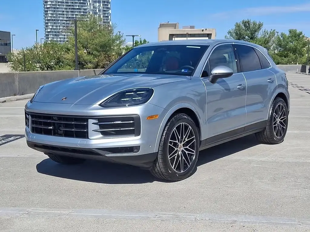 2026 Porsche Cayenne Base photo 4