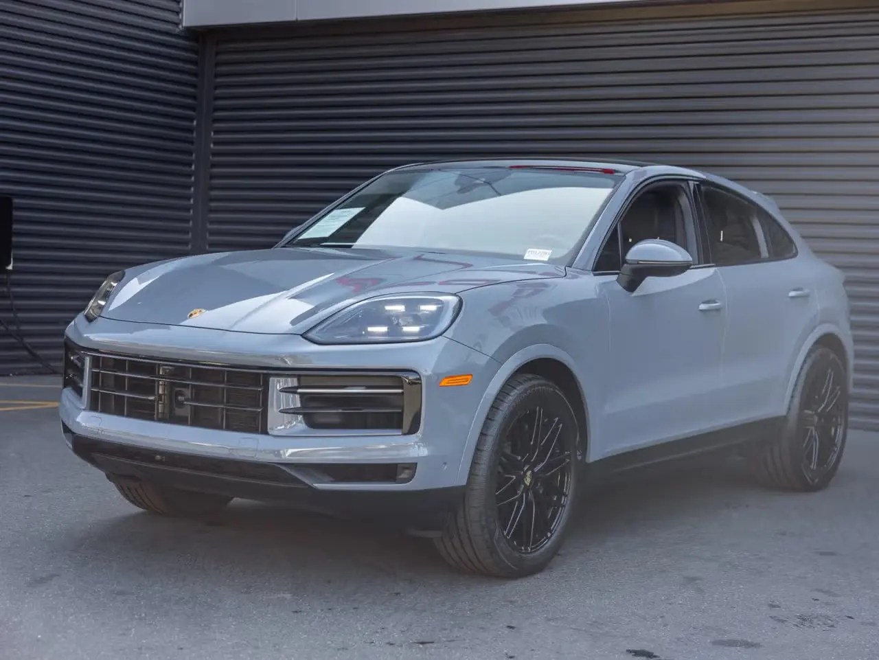 2024 Porsche Cayenne Base photo 4