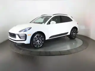 2026 Porsche Macan Base's photo