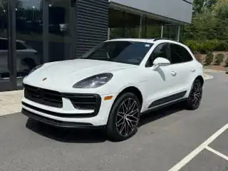 2026 Porsche Macan Base's photo