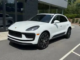 2026 Porsche Macan Base's photo