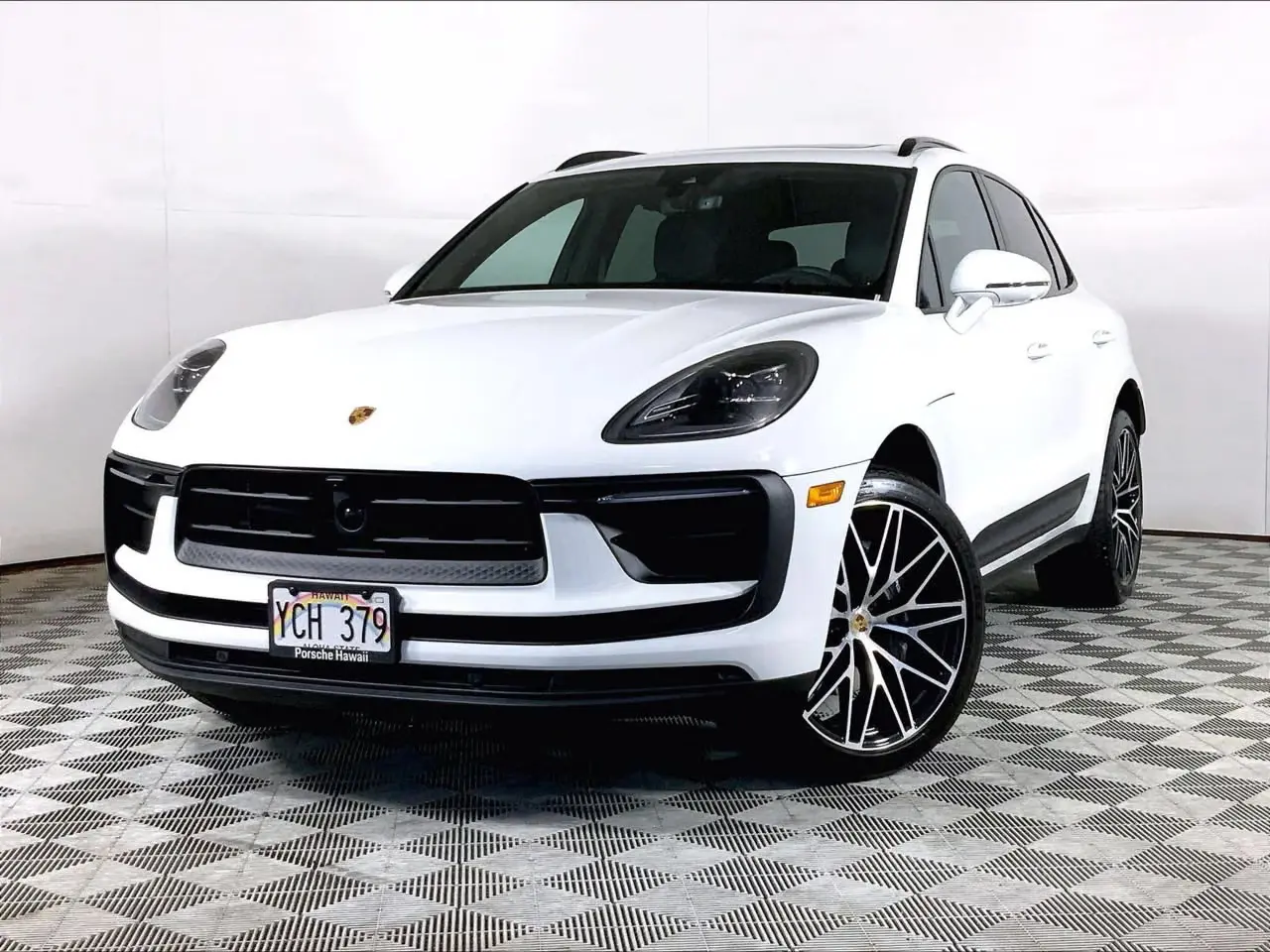 2026 Porsche Macan Base photo 4