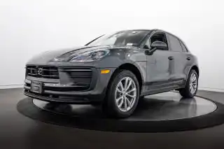 2026 Porsche Macan Base's photo