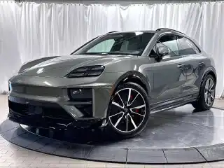 2025 Porsche Macan Macan Turbo Electric's photo