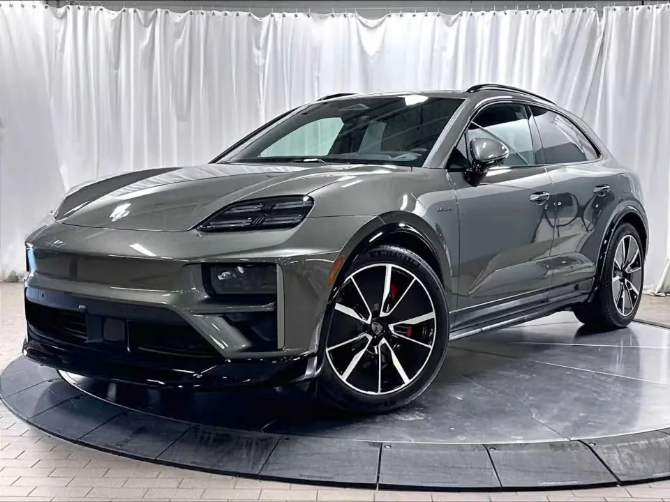 2025 Porsche Macan Macan Turbo Electric photo 3