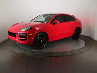 2025 Porsche Cayenne GTS's photo