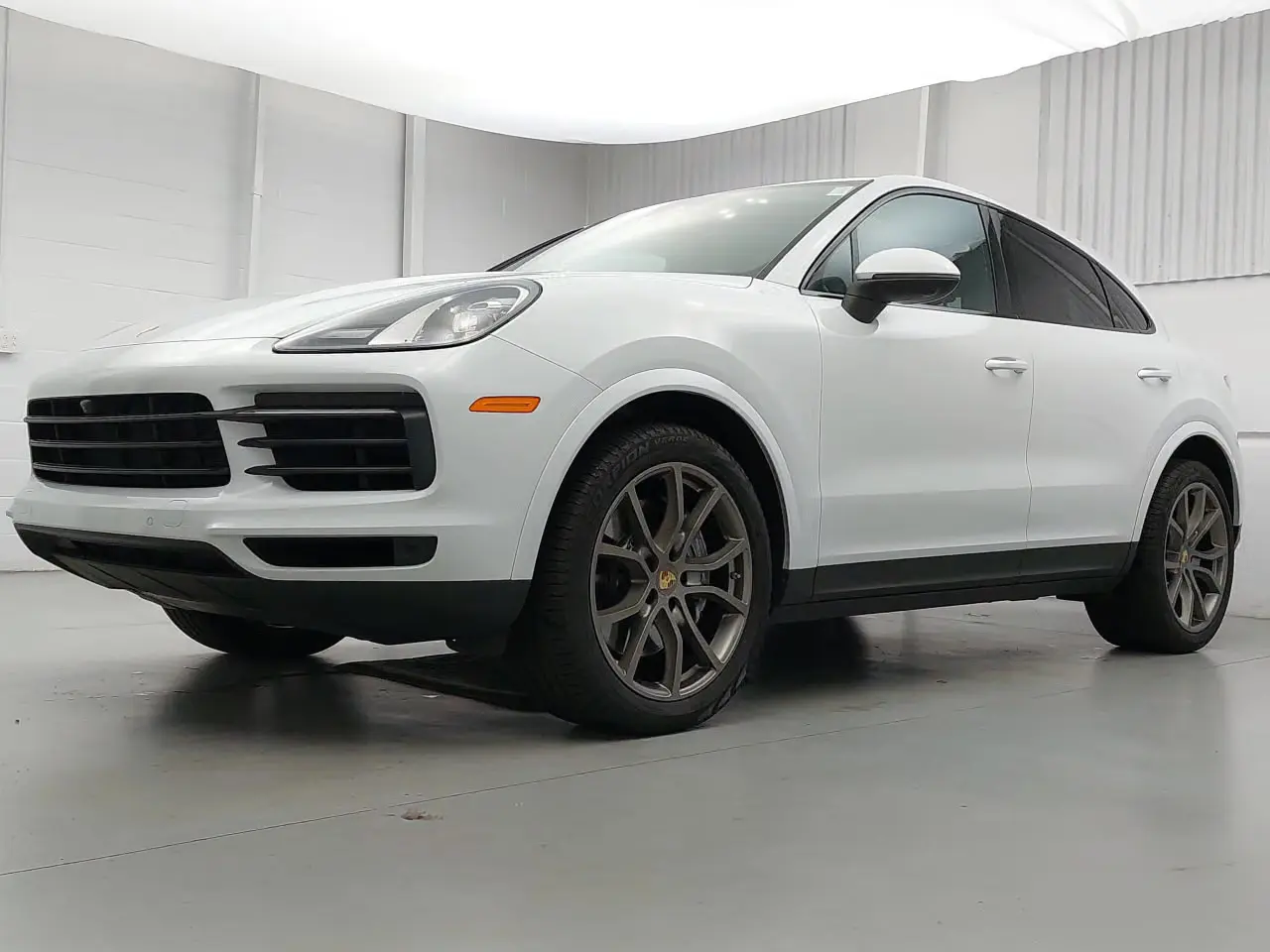 2023 Porsche Cayenne Platinum Edition photo 4