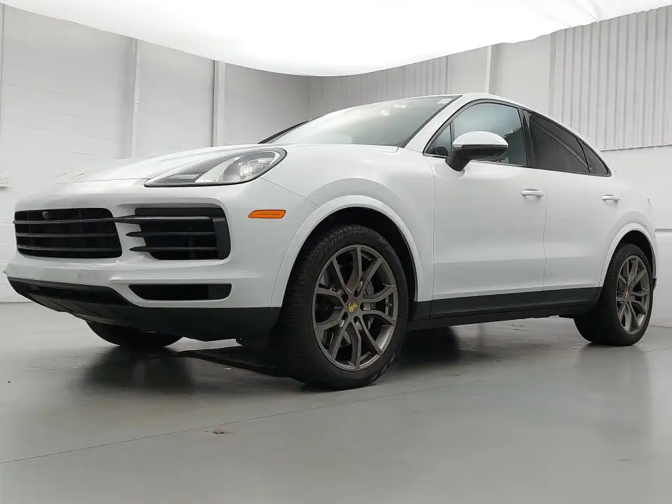 2023 Porsche Cayenne Platinum Edition photo 3
