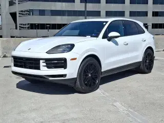 2026 Porsche Cayenne Base photo 5