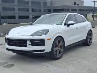 2024 Porsche Cayenne S's photo
