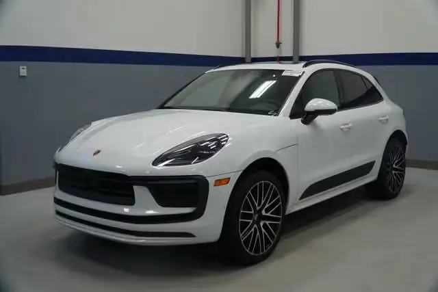 2026 Porsche Macan undefined photo 3