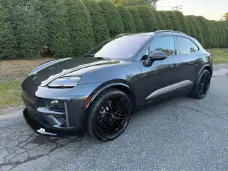 2026 Porsche Macan Macan Turbo Electric's photo