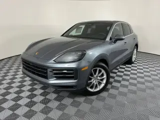 2026 Porsche Cayenne Base photo 5