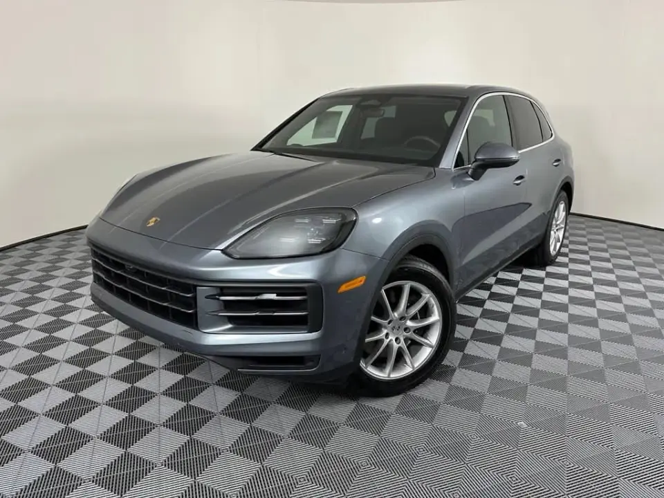 2026 Porsche Cayenne Base photo 3