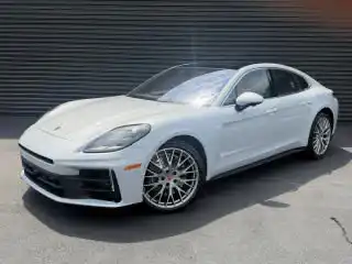 2026 Porsche Panamera 4 E-Hybrid's photo