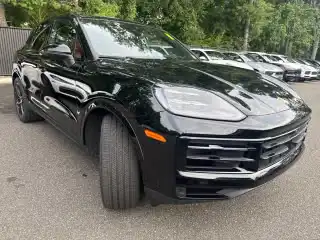 2024 Porsche Cayenne Base's photo