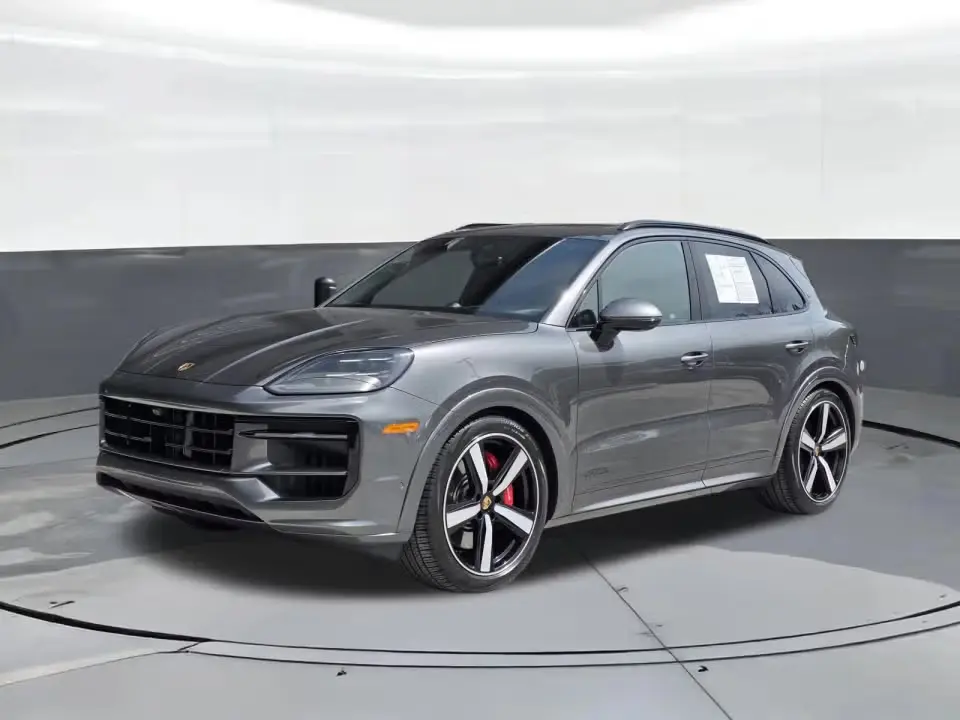 2025 Porsche Cayenne GTS photo 3