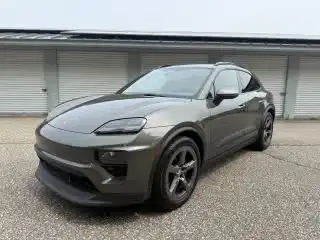 2025 Porsche Macan Macan 4 Electric's photo