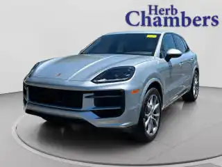 2025 Porsche Cayenne Base's photo