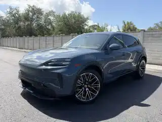 2026 Porsche Cayenne Cayenne S Electric's photo