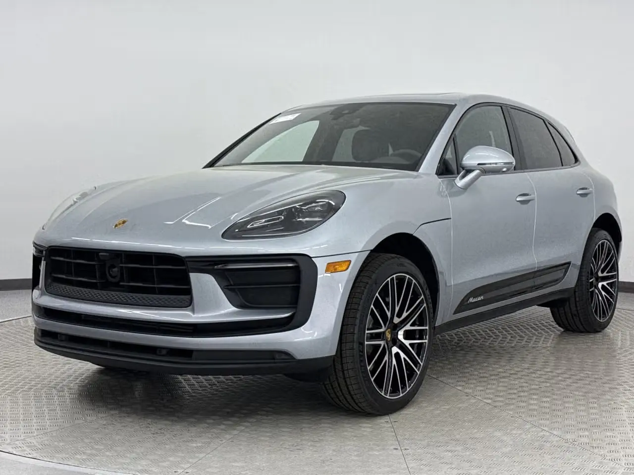 2025 Porsche Macan Base photo 4
