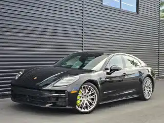2026 Porsche Panamera 4 E-Hybrid's photo