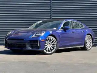 2025 Porsche Panamera 4's photo