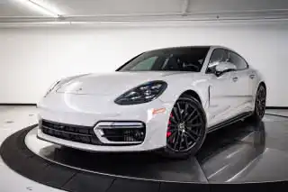 2022 Porsche Panamera GTS's photo