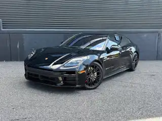 2025 Porsche Panamera GTS's photo