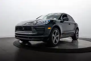 2025 Porsche Macan Base's photo