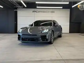 2025 Porsche Panamera 4's photo